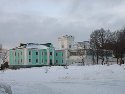Усадебный дом Полянских (справа).
               Фото: Ярослав Блантер
