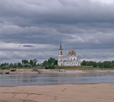 Благовещенский собор (1560—1584)
            с парома через Вычегду. Фото: Ярослав Блантер