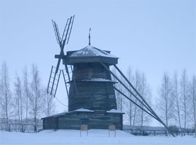 Музей деревянного зодчества. 
            Ветряная мельница (XVIII век). 
            Фото: Ярослав Блантер