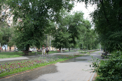 Бульвар в центре проспекта Ленина. Фото: Олег Манаенков