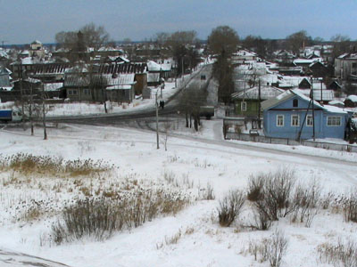 Вид с валов городища на улицу Свободы. 
            Фото: Игорь Кербиков