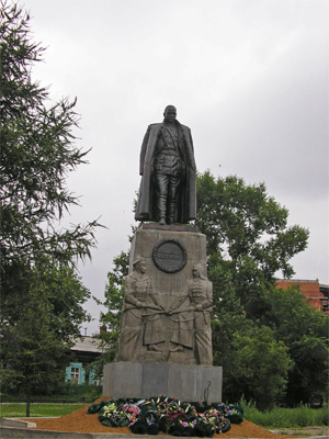 Памятник адмиралу Колчаку около места его расстрела (2004, скульптор 
      Вячеслав Клыков).
            Фото: Екатерина Ханукаева