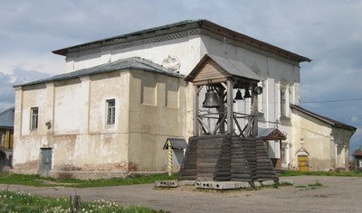 Церковь Николы на Наволоке 
            (1688) и звонница. Фото: Марина Егорова