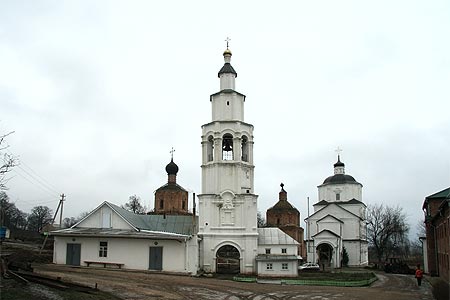 Свято-Николаевский монастырь, общий вид. Фото: Денис 
            Кабанов.