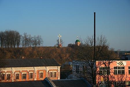 Вид на гору Иоанна Рыльского 
            с часовней с Советской площади. Фото: Денис Кабанов.