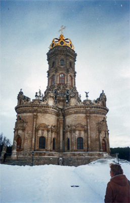 Дубровицы. Знаменская церковь (1690—97).  
         Фото: Илья Буяновский