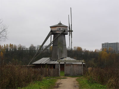 Ветряная мельница из села Кочемлево
        Кашинского района (вторая половина XIX века). Фото: Татьяна Свиридова