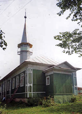 Типичная деревянная мечеть юга Пермского края
         (село Мулянка). Фото: Илья Буяновский