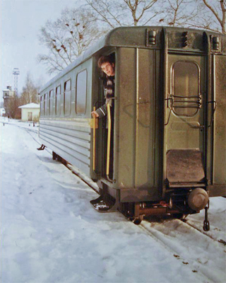 Пассажирский вагон на станции Тумская.
            Фото: Александр Малянов