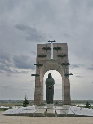 Алексеевка. Памятник солдатской матери