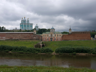 Вид на крепостную стену и Соборную гору от Нижне-Никольской церкви. 
      Фото: Ярослав Блантер