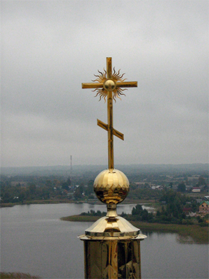 Крест Богоявленского собора.
            Фото: Илья Буяновский