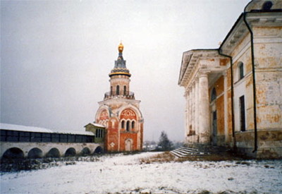 Борисоглебский монастырь. Свечная Башня.
         Фото: Илья Буяновский