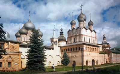 Вид с архиерейского двора.
            Фото: Илья Буяновский