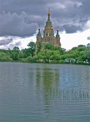 Собор Петра и Павла через Ольгин пруд. 
         Фото: Ярослав Блантер